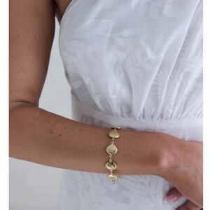 Chic Gold Shell Bracelet